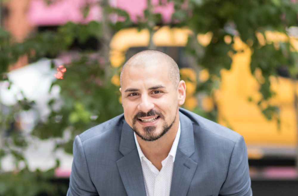 Eric Mina, wedding magician